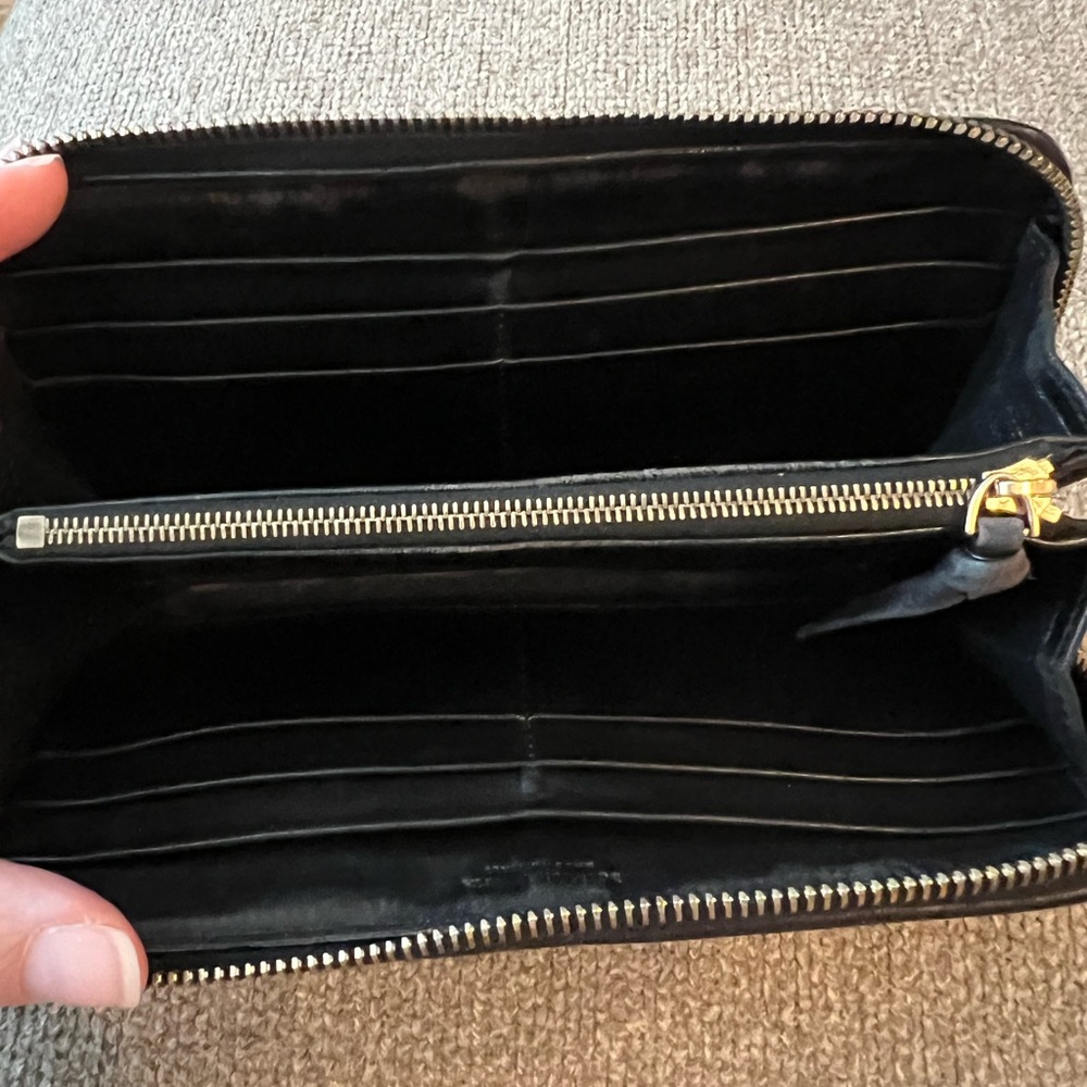 Bottega Veneta Leather Wallet - Picture 7 of 15